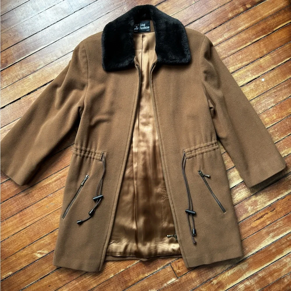 Vintage LISA FASHION Wool Cashmere Coat | Hourglass Silhouette | Med - Picture 5 of 15